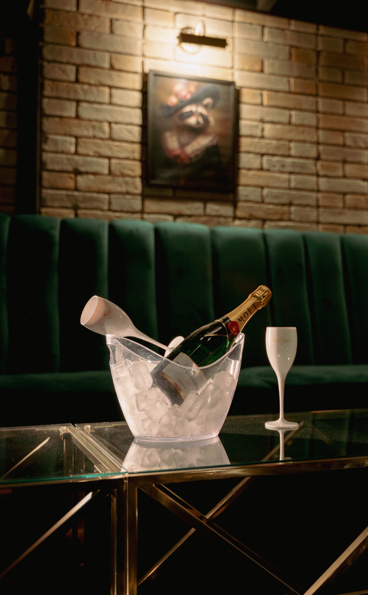 Moët & Chandon vödörben az asztalon